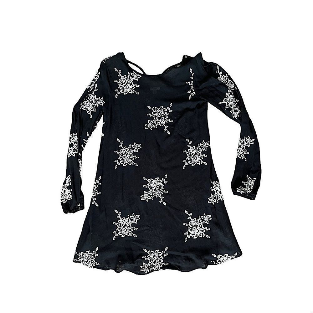 Xhilaration Small Sheer Embroidered Tunic with Open Sleeves